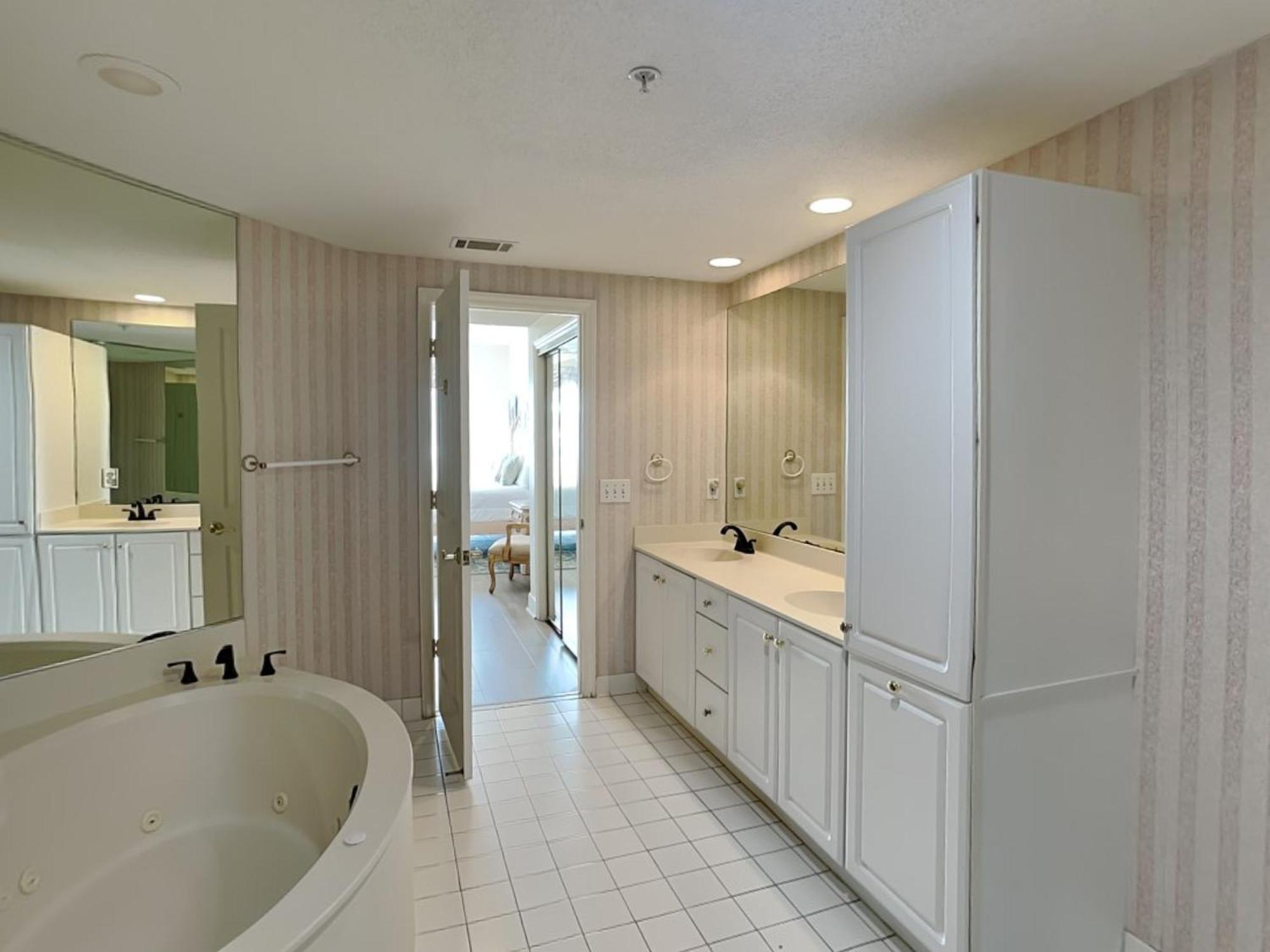 Hampton 6107 Apartment